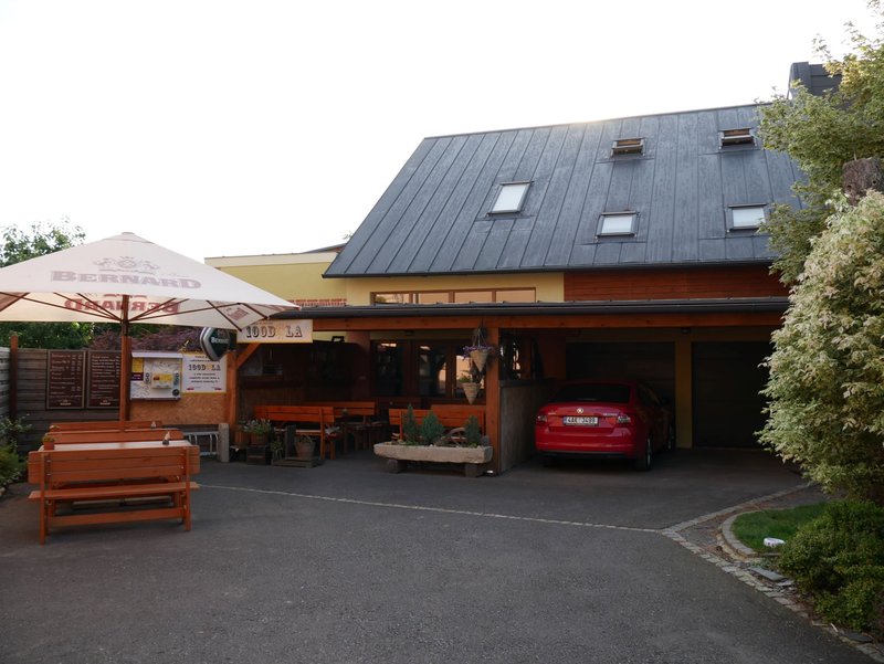 Cyklobar a penzion 100dola - restaurace