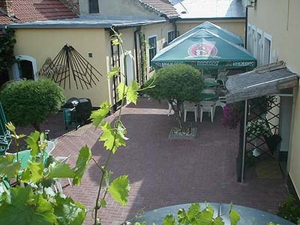 Restaurace-Pension-Vinařství U Šťastných