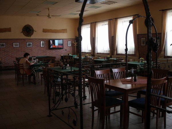 Restaurace-Pension-Vinařství U Šťastných